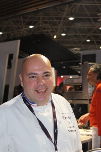 Pour Stéphane Buron (Chabichou à Courchevel), ce sera un bar confit au foin, légumes racines, courge, carottes de couleur aromatisées au Ponzu.