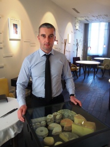 Arnaud Ducroux : 'Nous vivons dans un pays où l'on a plus de 400 fromages différents. Il est important de ne pas avoir le même plateau de fromages toute l'année.'