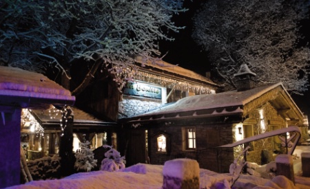 La Bouitte : un restaurant 3 étoiles et un hôtel de 16 chambres labellisé Châteaux & Hôtels Collection.