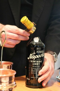 Photo 7 : Le choc thermique casse le goulot instantanément.
