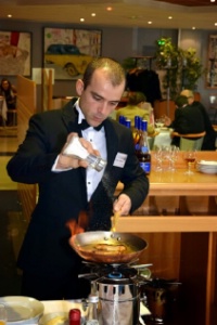 Simon Verger : 'Nous offrons aux clients une prestation globale, avec bien entendu la cuisine, mais aussi l'accueil, le service, la pédagogie.' Simon Verger : 'Nous offrons aux clients une prestation globale, avec bien entendu la cuisine, mais aussi l'accueil, le service, la pédagogie.'