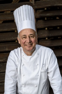 Marc Haeberlin, un chef 3 étoiles qui ne manque pas d'humour. Sur la carte, les clients peuvent lire : 'Rien n'est fait 'à la maison' tout est fait en cuisine'.
