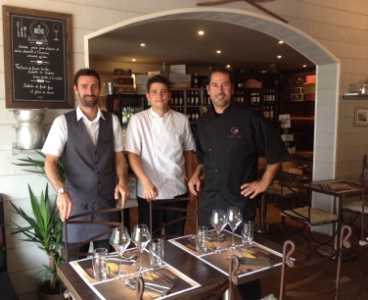 De gauche à droite : Frédéric Batisse, responsable du restaurant, Clément Mathieu, le chef, et Anthony Lopez.