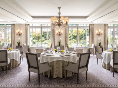 L'Abeille, le restaurant gastronomique de l'hôtel, ouvre désormais deux midis par semaine.