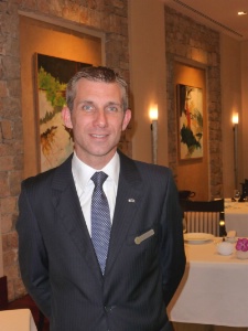 Thierry Demolliens : 'À Terre-Blanche, on s'applique à être présent sans être présent, à donner du sens à ce que l'on fait.' Thierry Demolliens : 'À Terre-Blanche, on s'applique à être présent sans être présent, à donner du sens à ce que l'on fait.'