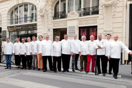 De gauche à droite, les membres du conseil des Cuisiniers de France : Bruno Turbot, Jean Pierre Lepeltier, Joël Renty, Dominique Petit Jean, Patrice Trincali, Fabrice Brossard, le président Christian Millet, Marc Thivet, Bruno Bonnelles, Philippe Renard, Jean-Claude Chamroux, Alain Bariteau, Guillaume Gomez, Gérard Sallé et le directeur Pierre Miecaze.
