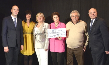 De gauche à droite : Francois Lenne, Beatrice Magnier, Corinne Veyssiere, Sylvie Brechenade, Philippe Unwin et Jean-Claude Eudes. De gauche à droite : Francois Lenne, Beatrice Magnier, Corinne Veyssiere, Sylvie Brechenade, Philippe Unwin et Jean-Claude Eudes.