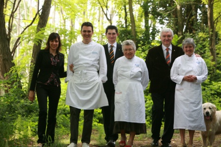 La famille Santini : Valentina, Giovanni, Alberto, Bruna, Antonio et Nadia.