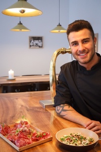Kévin D'Andréa, finaliste de Top Chef 2015, en poste chez Mensae.