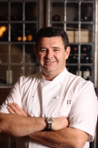 Laurent Tourondel : Parfois, quand je vais au restaurant, je découvre des plats que je ne sais pas faire. Je veux les comprendre.' Laurent Tourondel : Parfois, quand je vais au restaurant, je découvre des plats que je ne sais pas faire. Je veux les comprendre.'