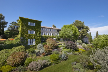 Le Manoir de l'étang est entouré d'un parc de 5 ha.