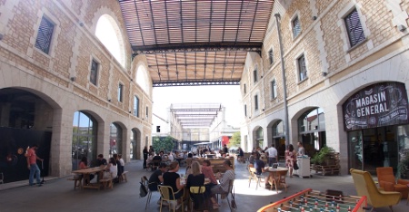 Le Magasin général propose 950 m2 dédiés au bio, 7 jours sur 7.