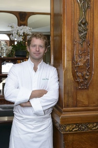 Julien Dumas.