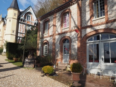 Dans une dépendance du manoir, un nouvel espace de restauration vient d'être créé : Au Coin Perdu, avec sa formule plat du jour ou braserade.