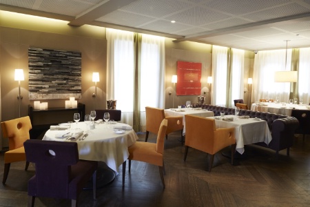 Le JY'S, restaurant de 50 couverts, est situé dans un cadre idyllique au coeur de la Petite Venise.
