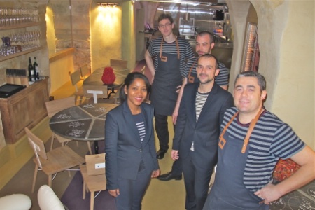 Bordeaux : Le Petit Commerce a perdu son Étoile de Mer table gastronomique, après le départ de son créateur le chef Stéphane Carrade (1er plan à droite) et de ses collaborateurs (sur la photo).