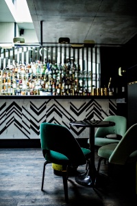 Le bar à cocktails.