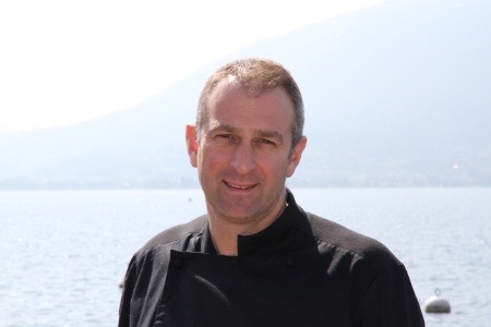 Yoann Conte sur la terrasse de Coté jardin.