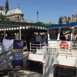 Lancement quai de la Tournelle à Paris de la première journée des restaurateurs et commerçants indépendants.