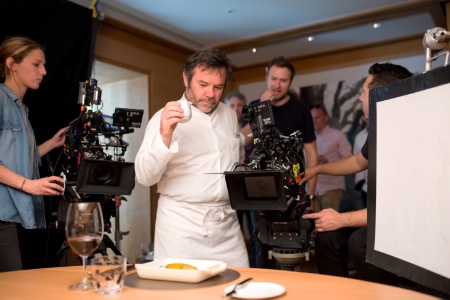 Le chef Michel Troisgros et l'équipe de Chef's Table à Roanne.