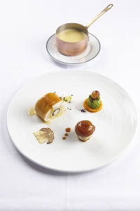 Le plat du vainqueur : Sandre sauvage farci d'un maki d'écrevisse, trompe-l'oeil de cèpes au quinoa, chou farci végétarien et croquant de butternut à l'huile de noisette sauce beurre blanc.