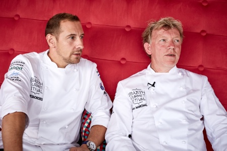 Eric Desbordes, le chef de l'Eden Rock Saint-Barth et le chef pâtissier invité Gilles Marchal. Eric Desbordes, le chef de l'Eden Rock Saint-Barth et le chef pâtissier invité Gilles Marchal.