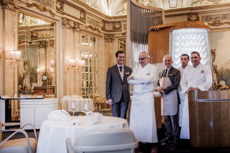 Michel Lang, Alain Ducasse, Noël Bajor, Sandro Micheli et Dominique Lory au Louis XV, à Monaco.