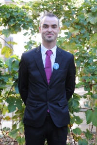 François Calvez, 33 ans, 1er maître d'hôtel à l'Hôtel Les Bories & Spa à Gordes (84).