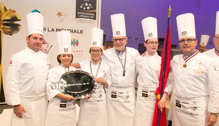 Prix de la meilleure dégustation « Poisson » : Anh Duong et Thuy Nguyen de l'équipe du Vietnam.