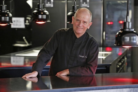 Dans la cuisine du 'Restaurant Robuchon', à l'Hôtel Métropole: Cussac, classique et créatif
