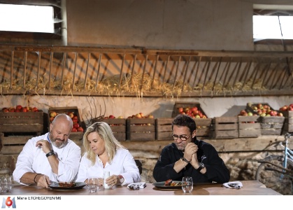 Philippe Etchebest, Hélène Darroze et Michel Sarran à la ferme pour une épreuve barbecue. Philippe Etchebest, Hélène Darroze et Michel Sarran à la ferme pour une épreuve barbecue.