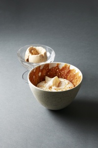 Jessica Pralpto, Alain Ducasse au Plaza Athénée : Lebey du meilleur dessert - Cacahuète, mousse de lair, caramel. Jessica Pralpto, Alain Ducasse au Plaza Athénée : Lebey du meilleur dessert - Cacahuète, mousse de lair, caramel.