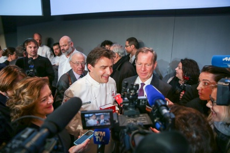Michael Ellis et Yannick Alléno lors de l'annonce des nouveaux étoilés en février dernier.