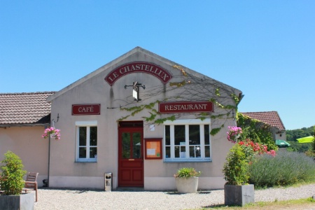 Le Chastellux a rapidement attiré les clients. Le Chastellux a rapidement attiré les clients.