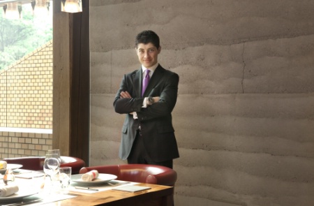 Damien Mazars, sommelier et directeur de Cuisine(s) Michel Troigros à Tokyo.