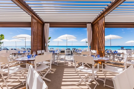 La structure sera démontée à la fin de la saison mais le restaurant restera ouvert le midi.