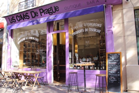 Le nom du restaurant n'apparaît pas sur la vitrine : il fonctionne par bouche à oreille et attire pour son rapport qualité-prix.