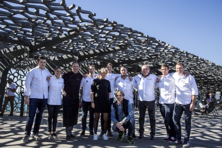 Christelle Brua au Môle Passédat, situé au dernier étage du Mucem à Marseille, entourée de Gérald Passédat et les Sud'Crés. Christelle Brua au Môle Passédat, situé au dernier étage du Mucem à Marseille, entourée de Gérald Passédat et les Sud'Crés.