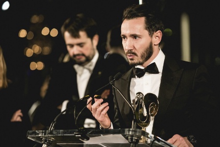 Jean-François Piège, vice-président et Cédric Grolet, lauréat du prix Valrhona du meilleur pâtissier de restaurant au monde.