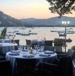 U Santa Marina est installé dans la baie de Santa Giulia à Porto-Vecchio. U Santa Marina est installé dans la baie de Santa Giulia à Porto-Vecchio.