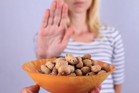 On estime que 17 millions d'Européens souffrent d'allergies alimentaires, et près de 2,2 millions de personnes en France. On estime que 17 millions d'Européens souffrent d'allergies alimentaires, et près de 2,2 millions de personnes en France.