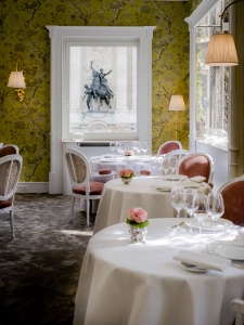 Lasserre, une institution parisienne de 60 places assises.