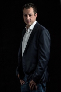Fils de restaurateur, Cédric Moulot, 39 ans, est aujourd'hui propriétaire de dix restaurants sur Strasbourg. Fils de restaurateur, Cédric Moulot, 39 ans, est aujourd'hui propriétaire de dix restaurants sur Strasbourg.