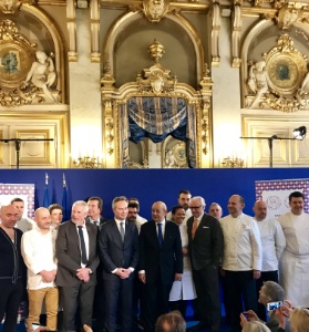 Jean-Baptiste Lemoyne, Secrétaire d'État, Jean-Yves Le Drian, ministre de l'Europe et des Affaires étrangères, Alain Ducasse et des chefs mobilisés pour l'opération de promotion de la gastronomie française, lors du lancement au Quai d'Orsay. Jean-Baptiste Lemoyne, Secrétaire d'État, Jean-Yves Le Drian, ministre de l'Europe et des Affaires étrangères, Alain Ducasse et des chefs mobilisés pour l'opération de promotion de la gastronomie française, lors du lancement au Quai d'Orsay.