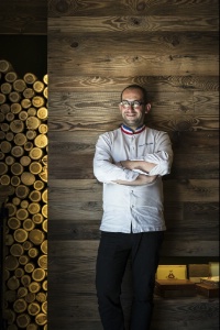 Sébastien Chambru : 'On est trois en cuisine, ce qui nous oblige à aller à l'essentiel. Et pour moi, l'essentiel, c'est le produit.' Sébastien Chambru : 'On est trois en cuisine, ce qui nous oblige à aller à l'essentiel. Et pour moi, l'essentiel, c'est le produit.'