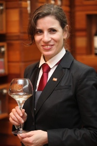 Passée par le Bristol, à Paris, Paz Levinson retrouve l'univers de la haute gastronomie au sein du groupe d'Anne-Sophie Pic. Passée par le Bristol, à Paris, Paz Levinson retrouve l'univers de la haute gastronomie au sein du groupe d'Anne-Sophie Pic.