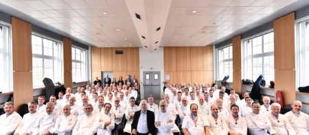 Pour organiser et entourer les candidats, une armée de professionnels était mobilisée. Pour organiser et entourer les candidats, une armée de professionnels était mobilisée.
