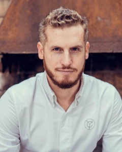 Yann Couvreur : 'YC Café est une offre plus large et plus équilibrée entre le sucré et le salé. On y servira des plats simples, rassurants, avec des produits frais issus de circuits courts et permettant une forte rotation'. Yann Couvreur : 'YC Café est une offre plus large et plus équilibrée entre le sucré et le salé. On y servira des plats simples, rassurants, avec des produits frais issus de circuits courts et permettant une forte rotation'.