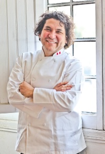 Gaston Acurio, chef de file de la cuisine péruvienne. Gaston Acurio, chef de file de la cuisine péruvienne.