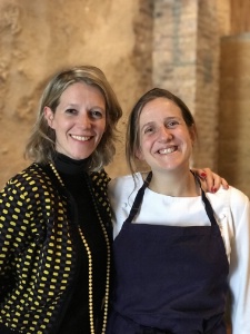 Emilie Pucci, directrice et Adeline Grattard, chef-patron, un duo depuis près de 10 ans. Emilie Pucci, directrice et Adeline Grattard, chef-patron, un duo depuis près de 10 ans.